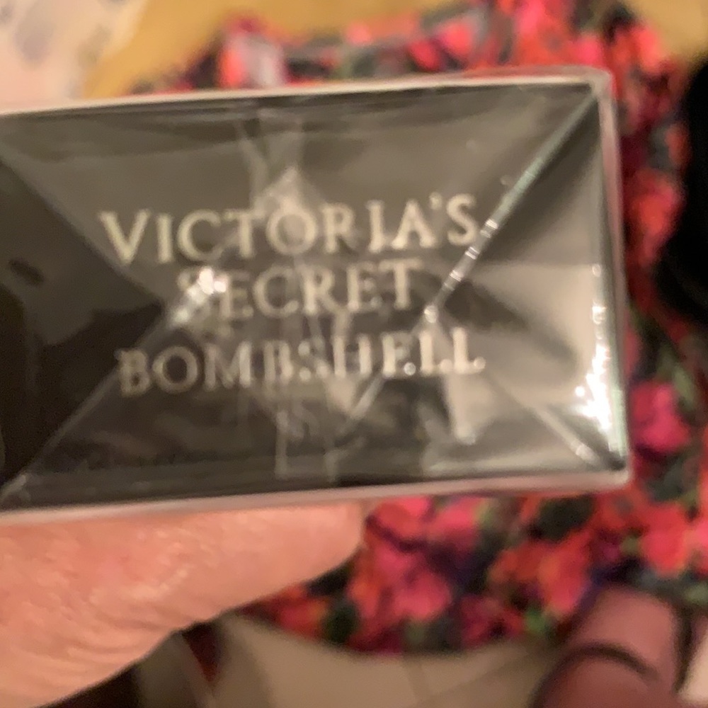 NEW. VICTORIAS SECRET BOMBSHELL Perfume - Picture 5 of 5